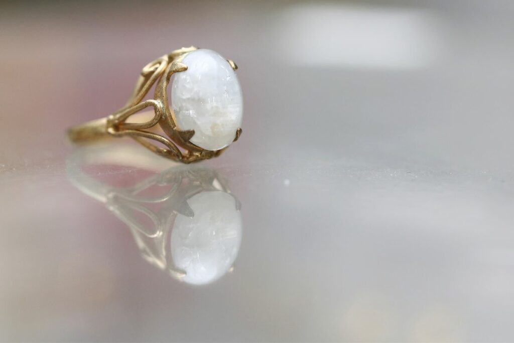 what is white opal stone good for