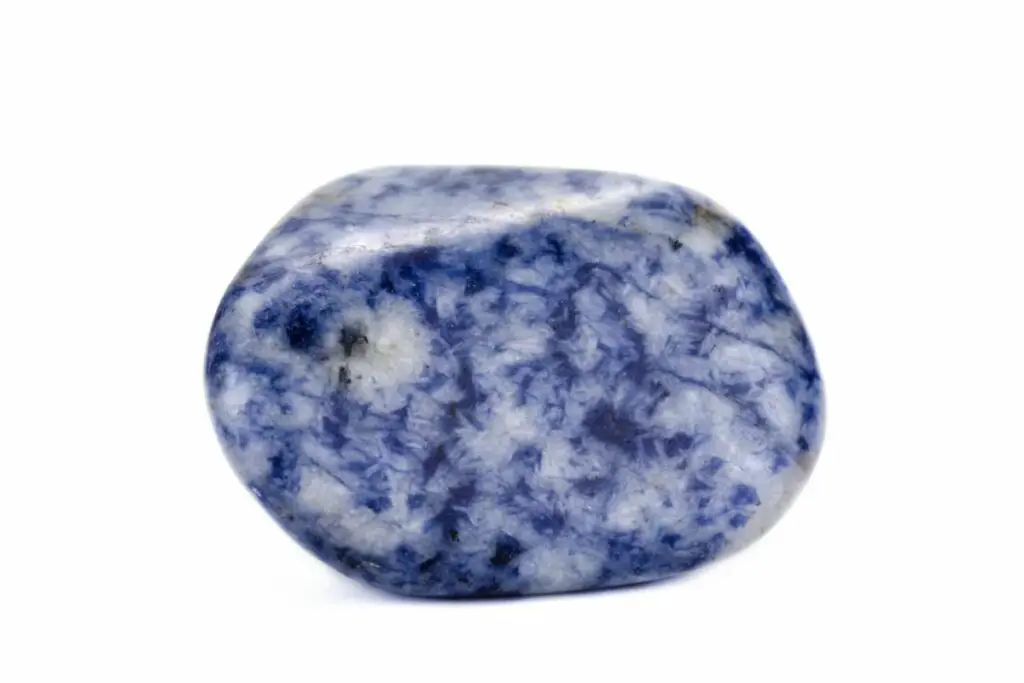 how to tell the difference between lapis lazuli and sodalite