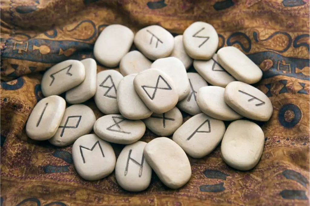 Intuitive Readings With Runes