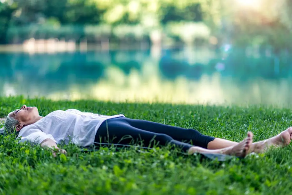 how to meditate lying down without falling asleep