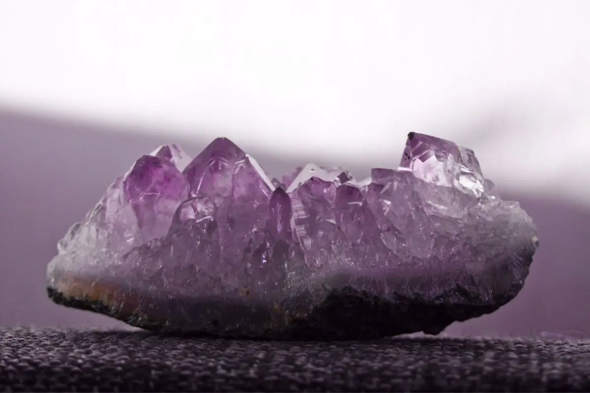 how to meditate with amethyst